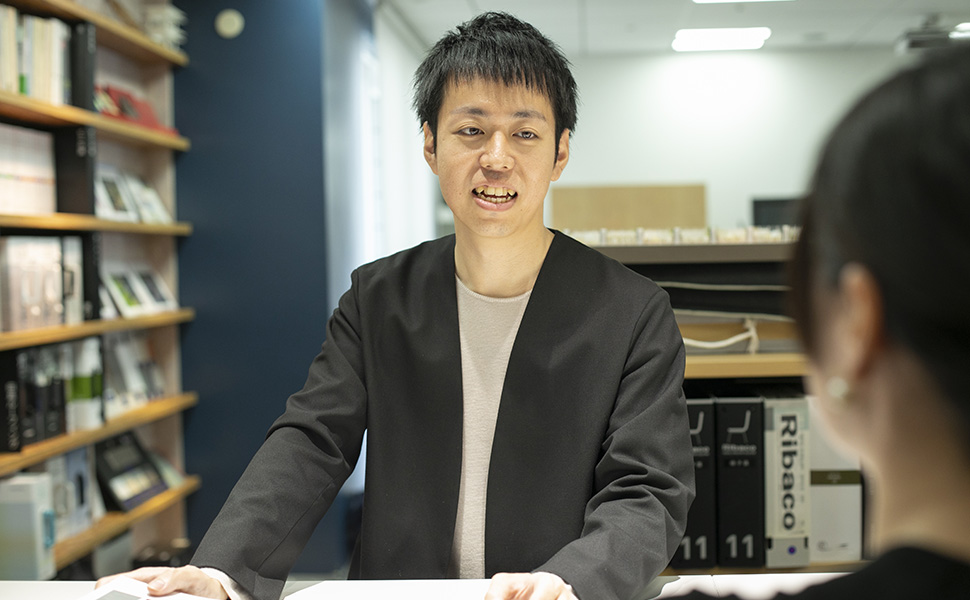 社員紹介 小林 智行 インタビュー写真「コクヨという会社、そして自分の未来」